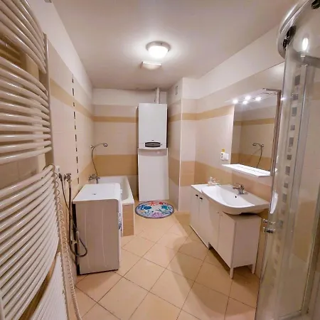 Prostorny Byt V Centru 3 Kk 80 M2 Hradec Králové Exterior foto