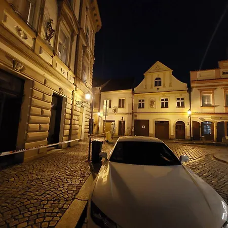 Prostorny Byt V Centru 3 Kk 80 M2 Hradec Králové Exterior foto