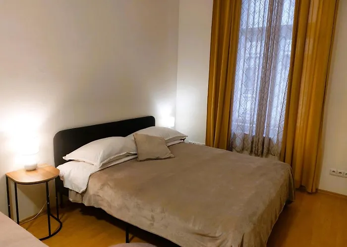 Prostorny Byt V Centru 3 Kk 80 M2